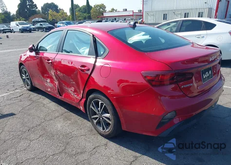 2022 Kia Forte Lxs z USA, uszkodzony, nr VIN 3KPF24AD2NE417096